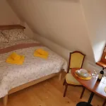 Petidomi 88 - Rozmberska Gæstehus