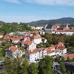 Petidomi 88 - Rozmberska Gæstehus 3*