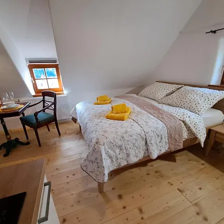 Pětidomí 88 - Rožmberská 3*