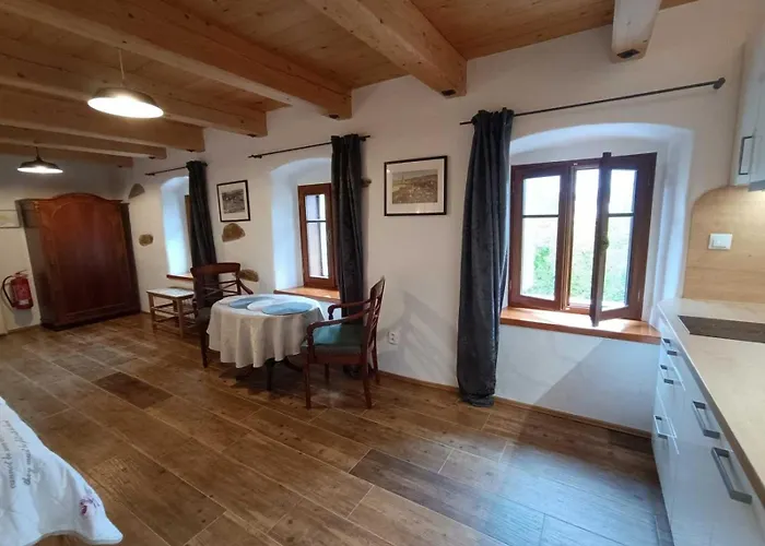 Petidomi 88 - Rozmberska 4*